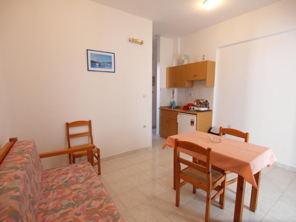 Irini Apartments Platanés Zimmer foto